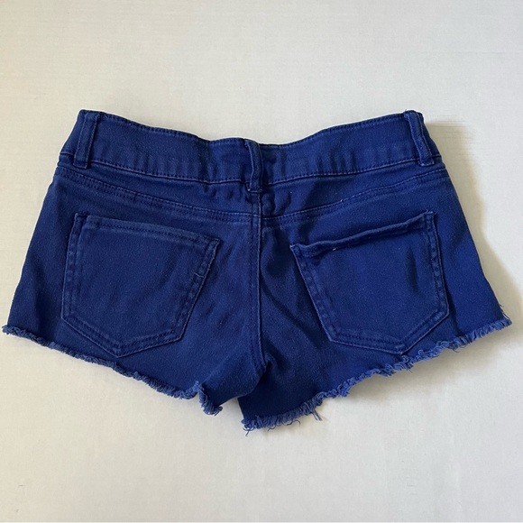 🎉6/$26🎉 REFUGE Blue Frayed Shorts - Picture 3 of 3